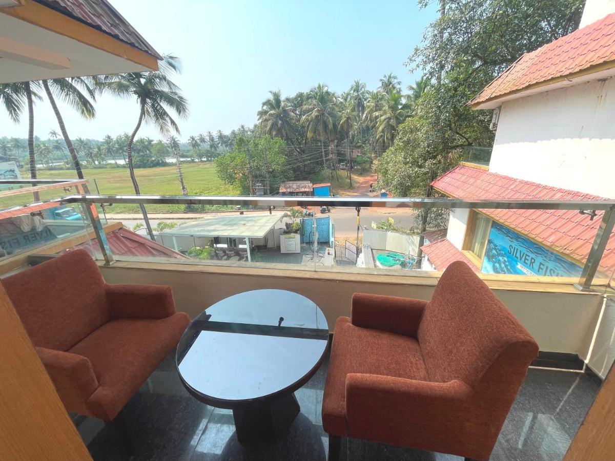Hotel Goa Continental Arpora Ngoại thất bức ảnh