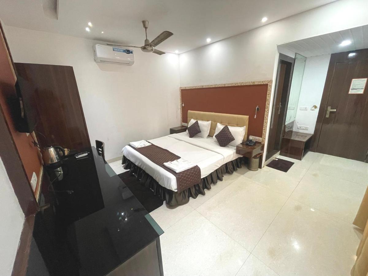 Hotel Goa Continental Arpora Ngoại thất bức ảnh