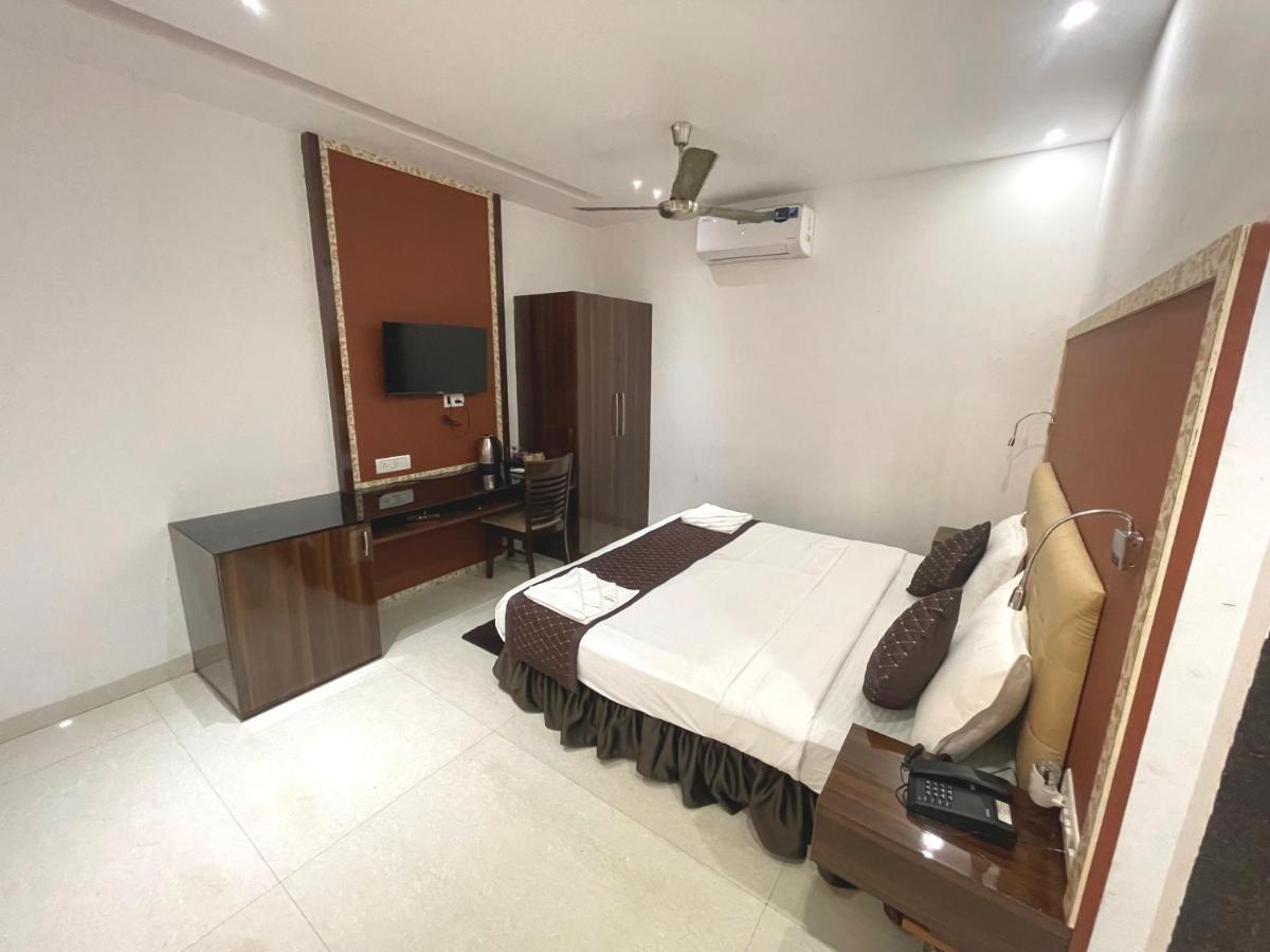 Hotel Goa Continental Arpora Ngoại thất bức ảnh