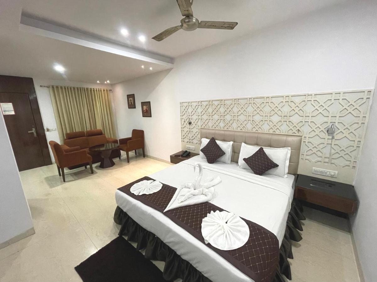 Hotel Goa Continental Arpora Ngoại thất bức ảnh