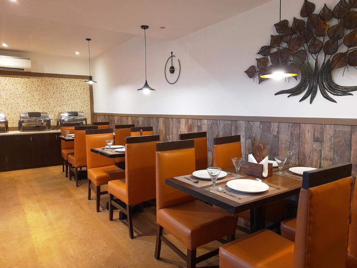 Hotel Goa Continental Arpora Ngoại thất bức ảnh