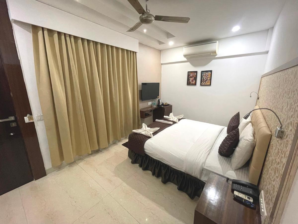 Hotel Goa Continental Arpora Ngoại thất bức ảnh