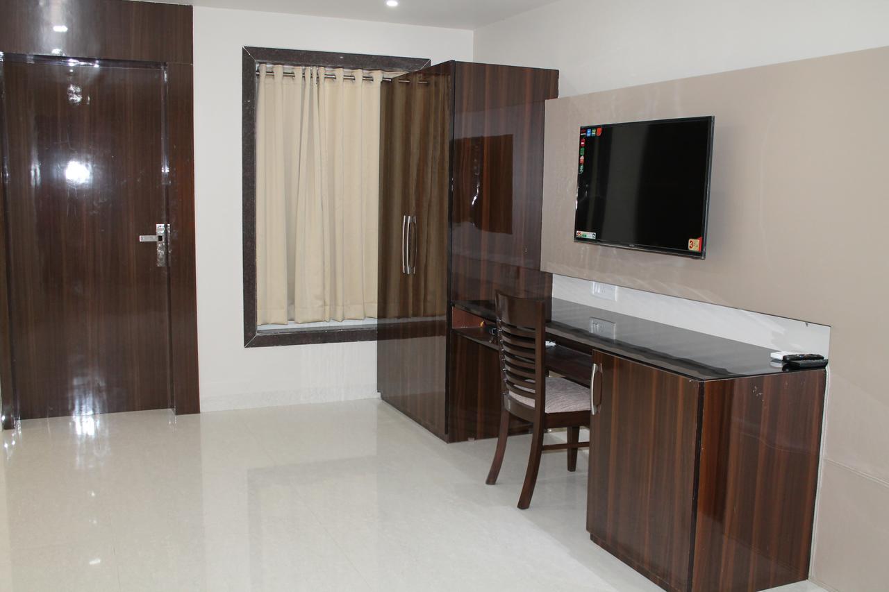 Hotel Goa Continental Arpora Ngoại thất bức ảnh