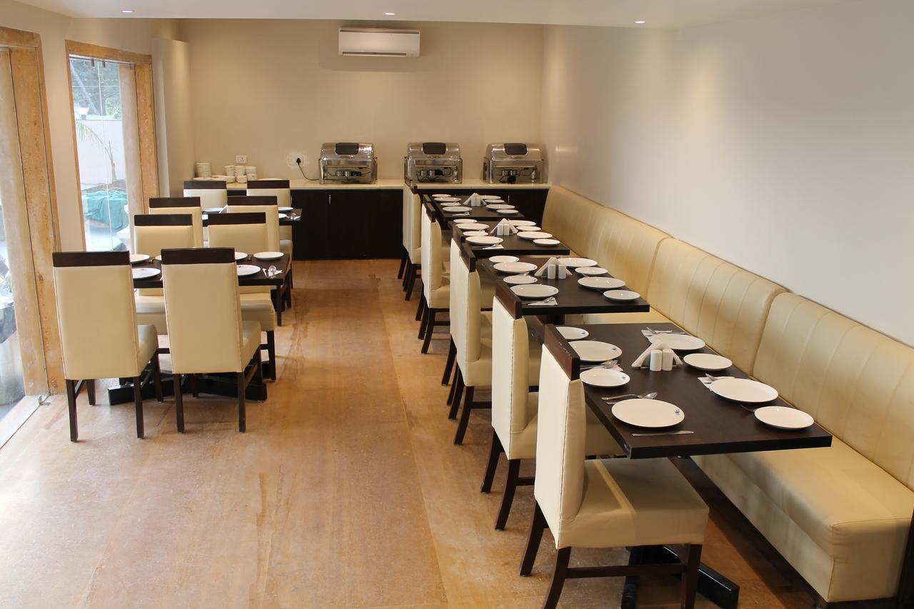Hotel Goa Continental Arpora Ngoại thất bức ảnh
