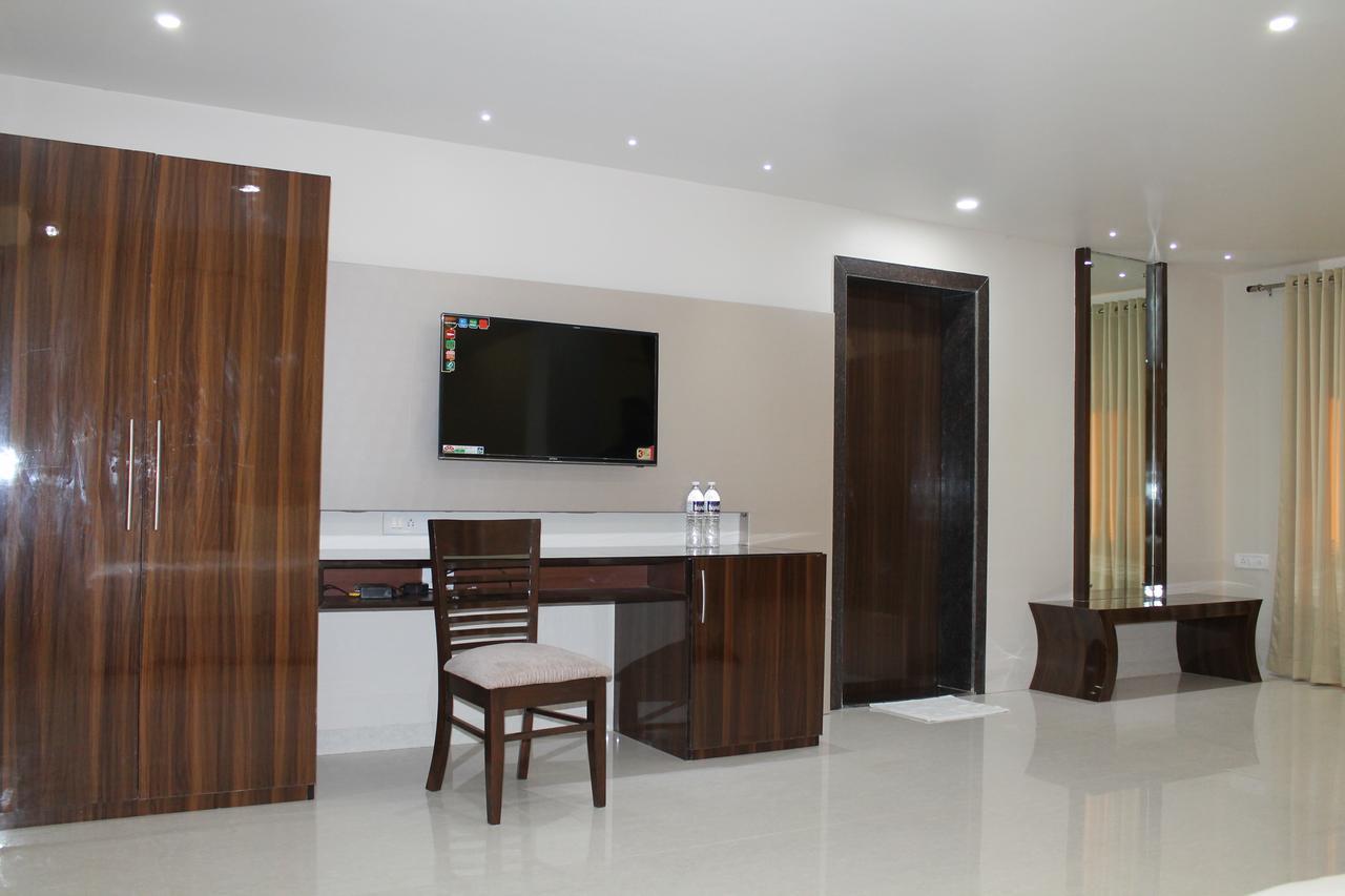 Hotel Goa Continental Arpora Ngoại thất bức ảnh