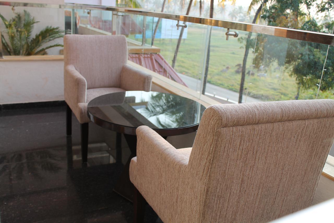 Hotel Goa Continental Arpora Ngoại thất bức ảnh