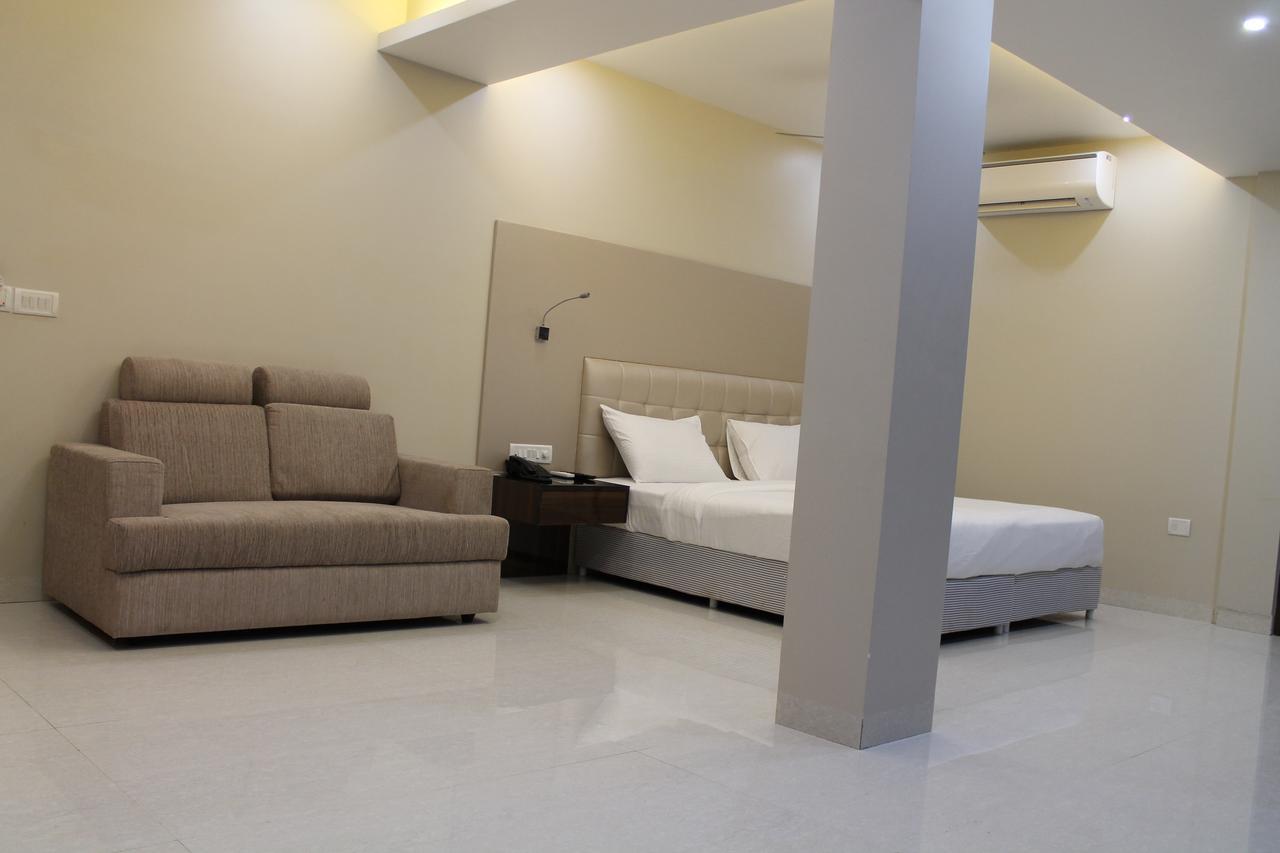 Hotel Goa Continental Arpora Ngoại thất bức ảnh