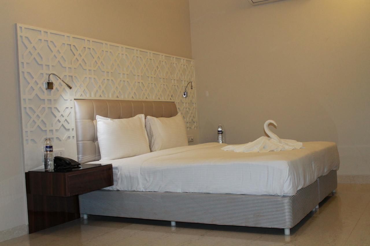 Hotel Goa Continental Arpora Ngoại thất bức ảnh