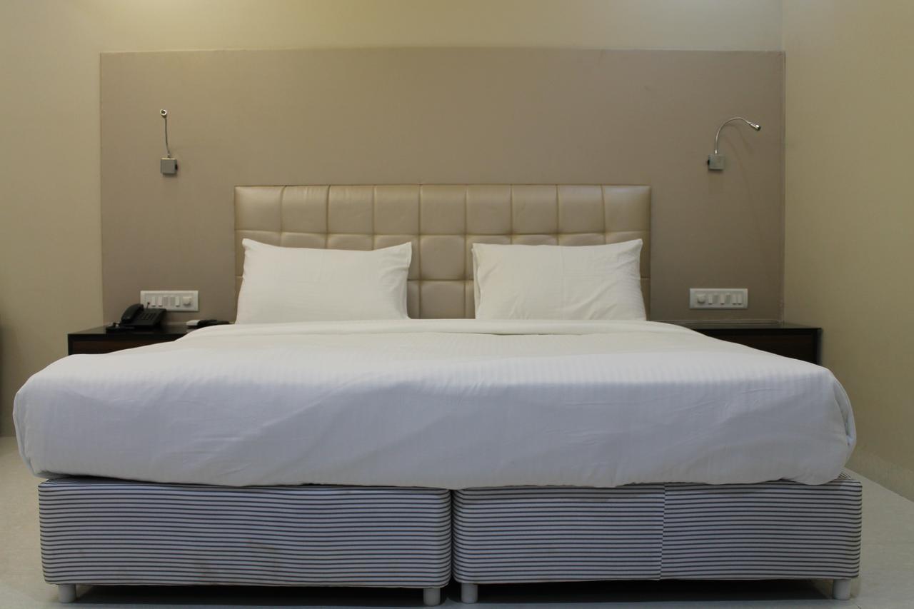 Hotel Goa Continental Arpora Ngoại thất bức ảnh