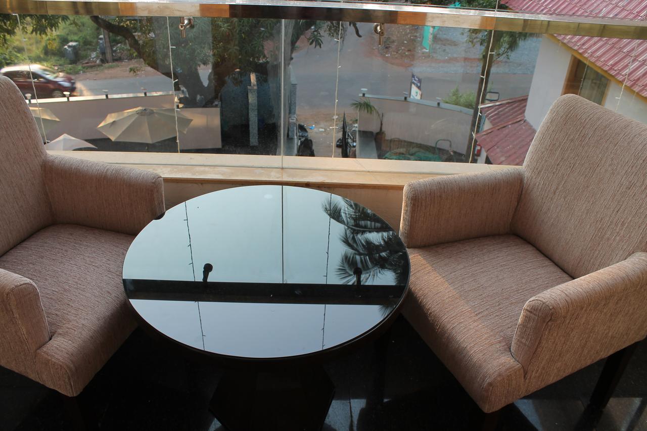 Hotel Goa Continental Arpora Ngoại thất bức ảnh