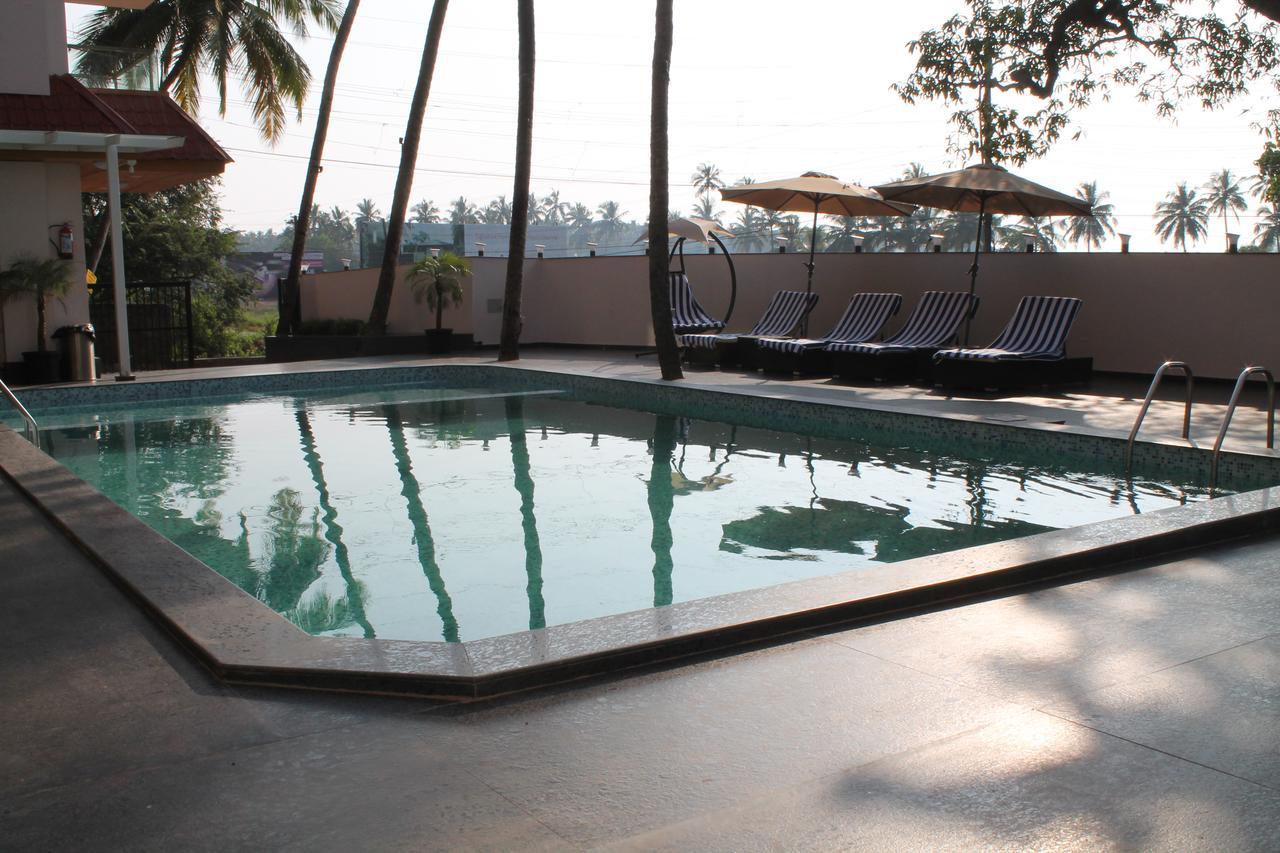 Hotel Goa Continental Arpora Ngoại thất bức ảnh