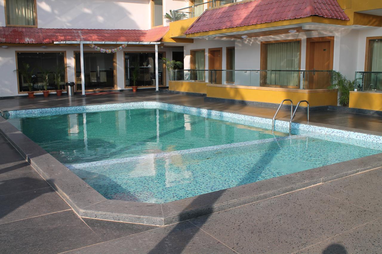 Hotel Goa Continental Arpora Ngoại thất bức ảnh
