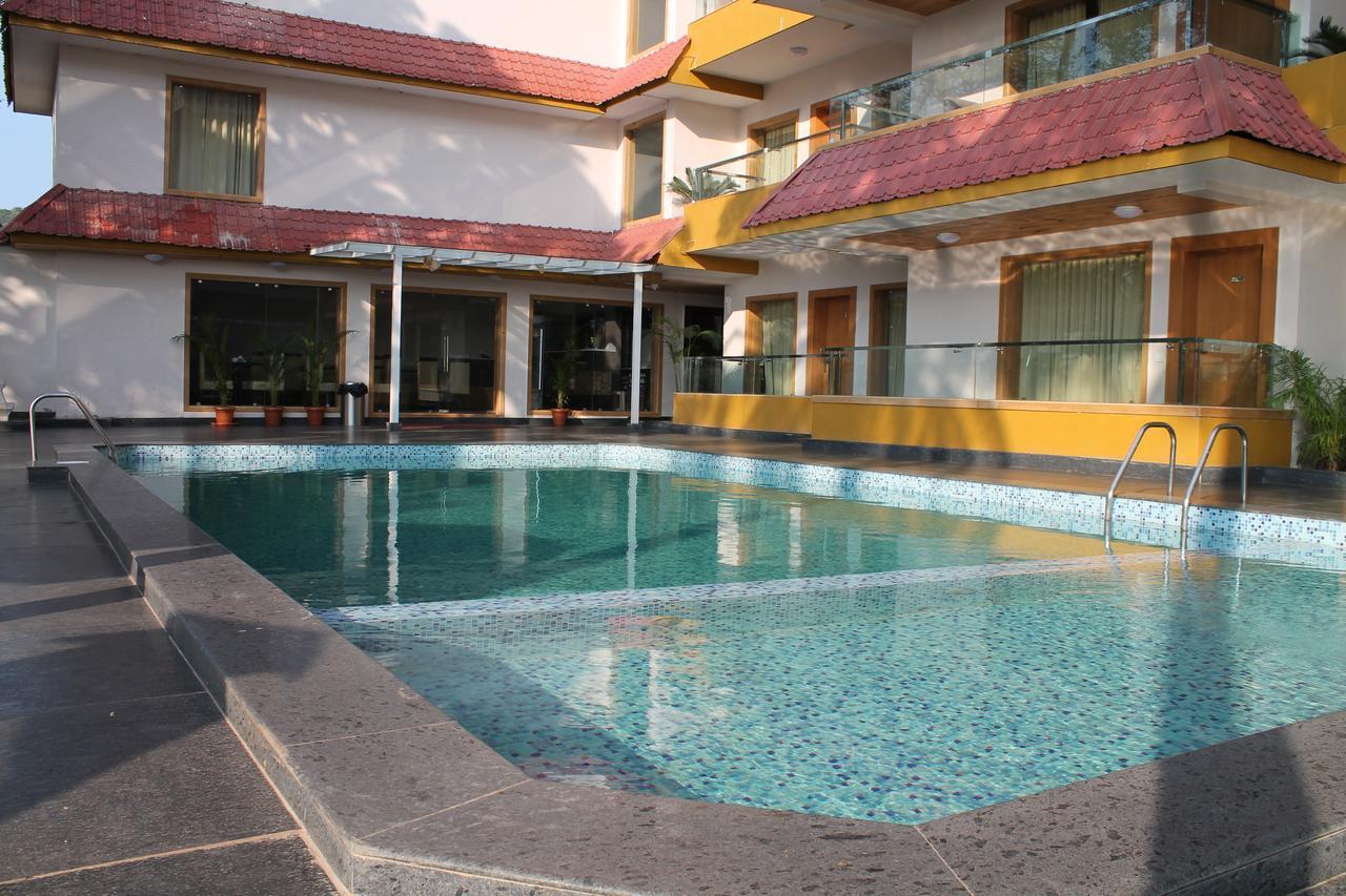 Hotel Goa Continental Arpora Ngoại thất bức ảnh