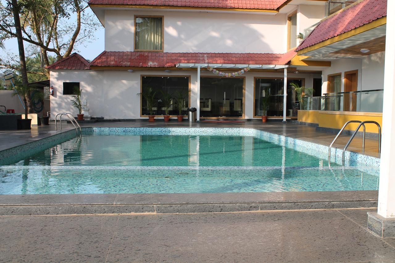 Hotel Goa Continental Arpora Ngoại thất bức ảnh